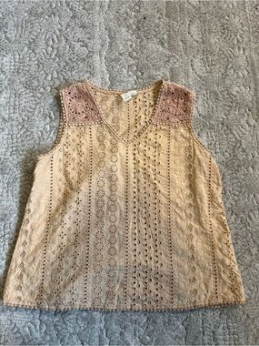 Joie Sleeveless Eyelet Lace V-Neck Top in Blush